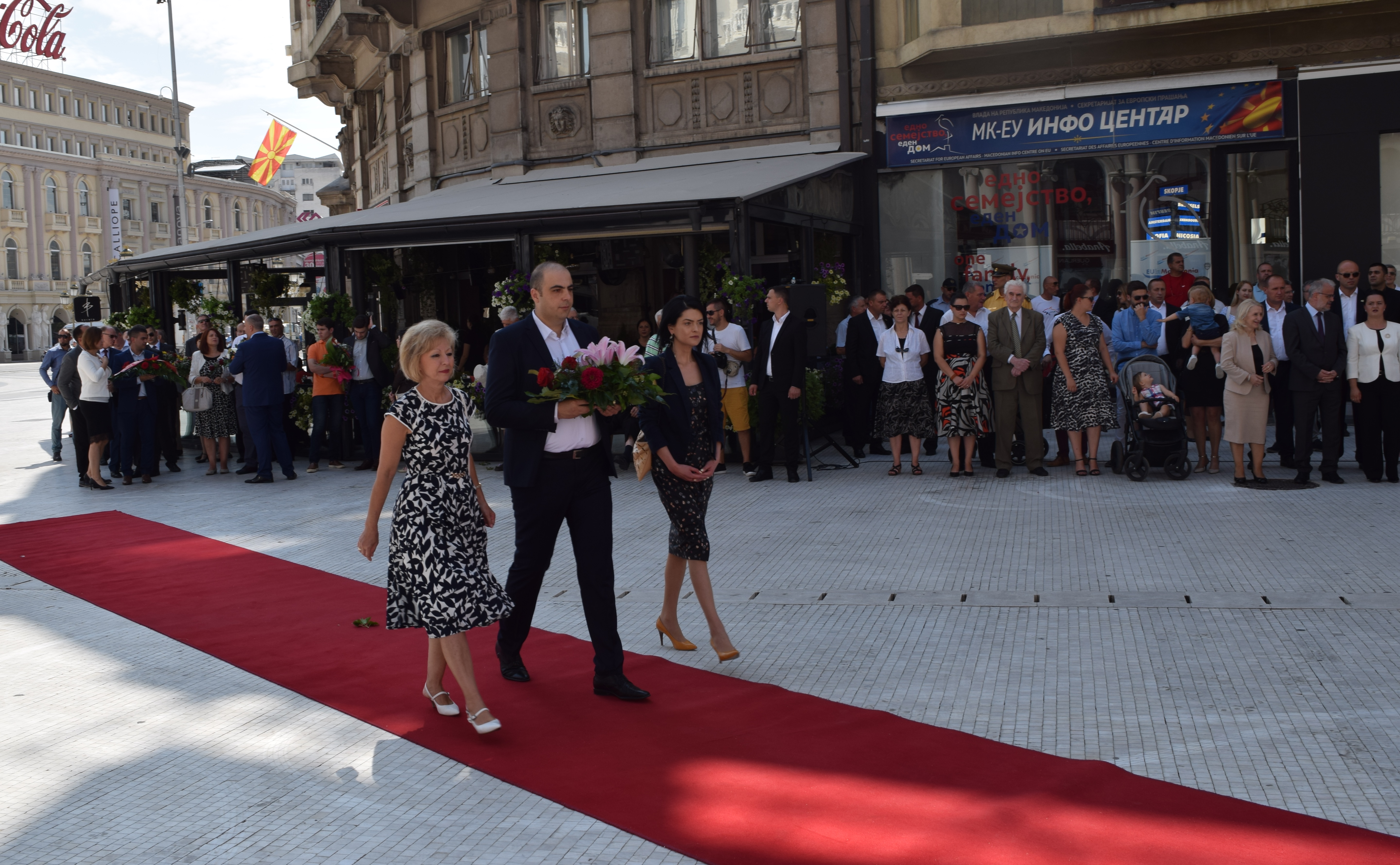 Делегација на ДС положи цвеќе пред споменикот на Ченто во Скопје и во Пелинце 2018
